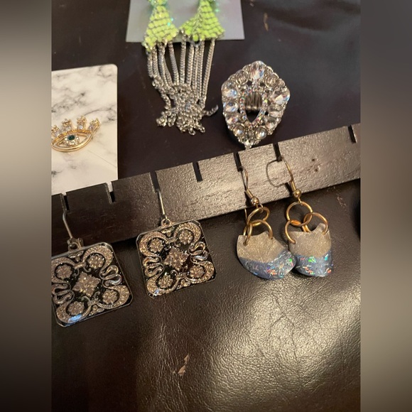 Fashion Earrings bundle (13 pierced pairs) - Picture 8 of 9